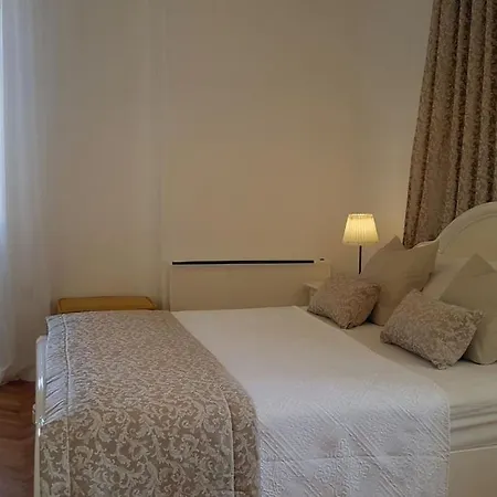 Vesna With Pool Apartman *